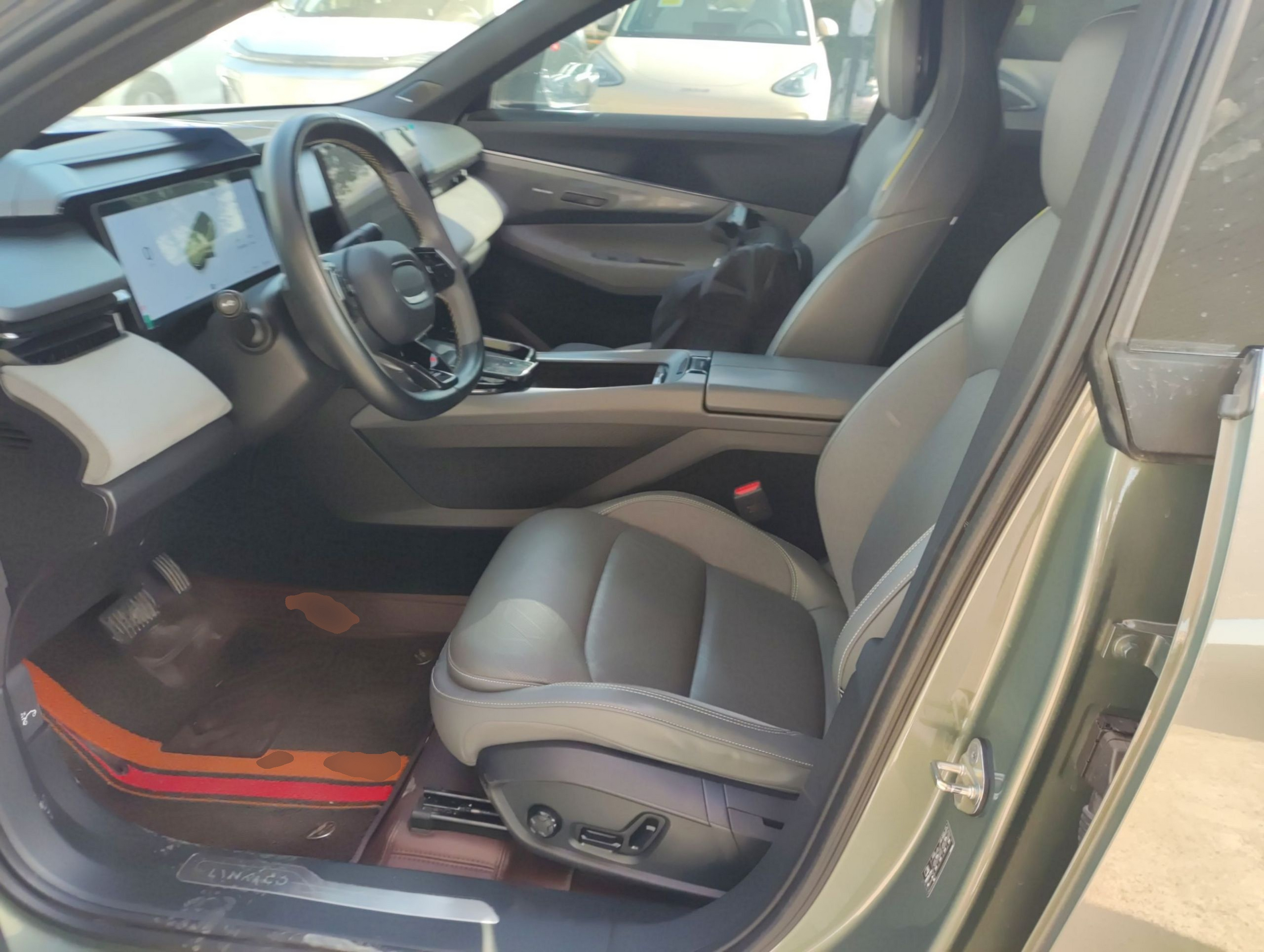 Переднее сиденье в автомобиле