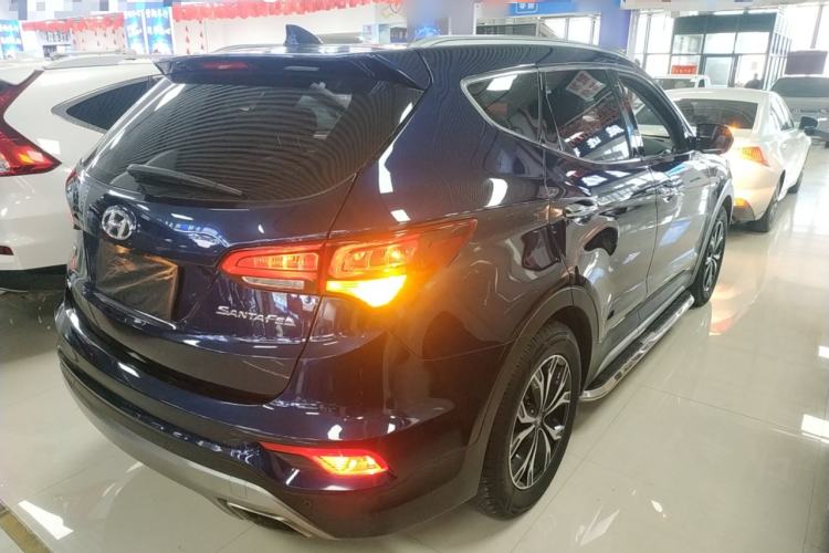 Used Hyundai Santa Fe 2017 2.0T Automatic Two-Wheel Drive Smart Version 7 Seats