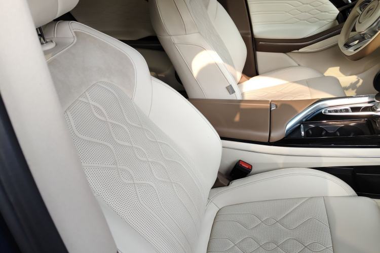 Used VOYAH FREE 2021 Four-Wheel Drive Standard Range-Extended Exclusive Luxury Package
