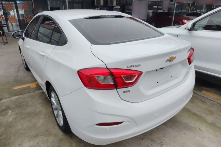 Used Chevrolet Cruze 2018 320 Automatic Pioneer Sunroof Edition
