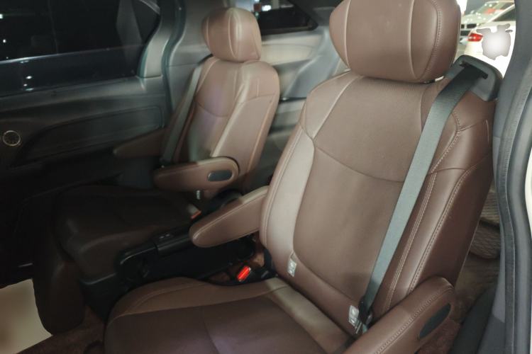 Used Toyota Sienna 2021 2.5L Hybrid Platinum Edition
