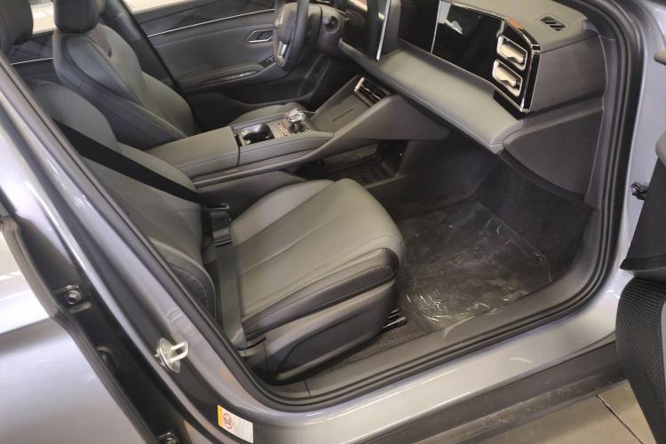 Used BYD Qin L 2025 DM-i Smart Drive 80KM Leading Model
