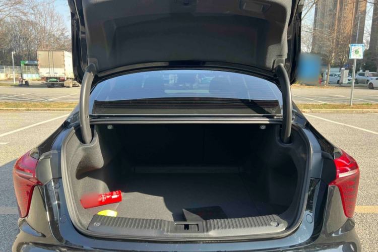 Used Hongqi H5 2025 2.0T Automatic Flag Edition – 500 000 Units Commemorative Version