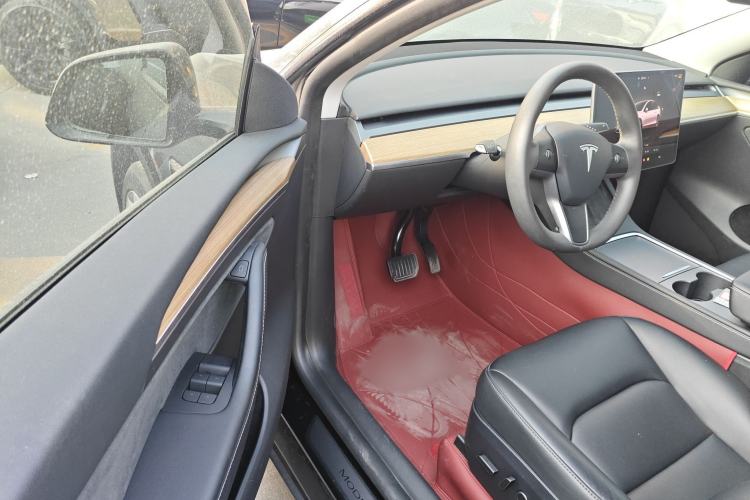 Used Tesla Model Y 2023 Long-Range All-Wheel-Drive Version
