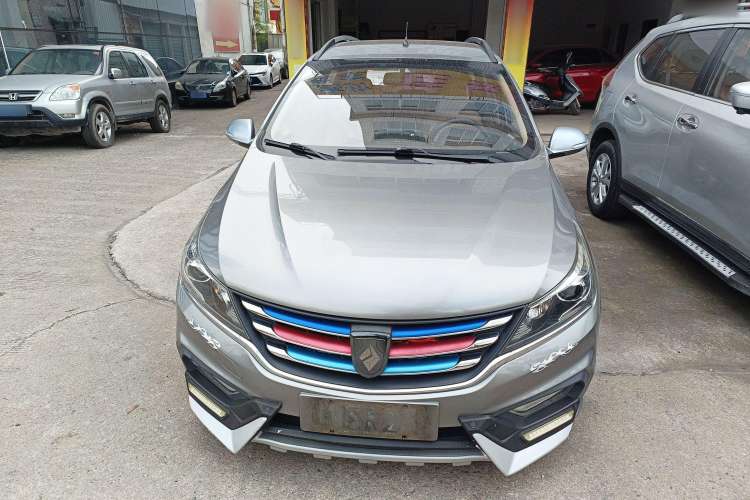 Used Baojun 310W 2017 1.5L Manual Fashion Model China V
