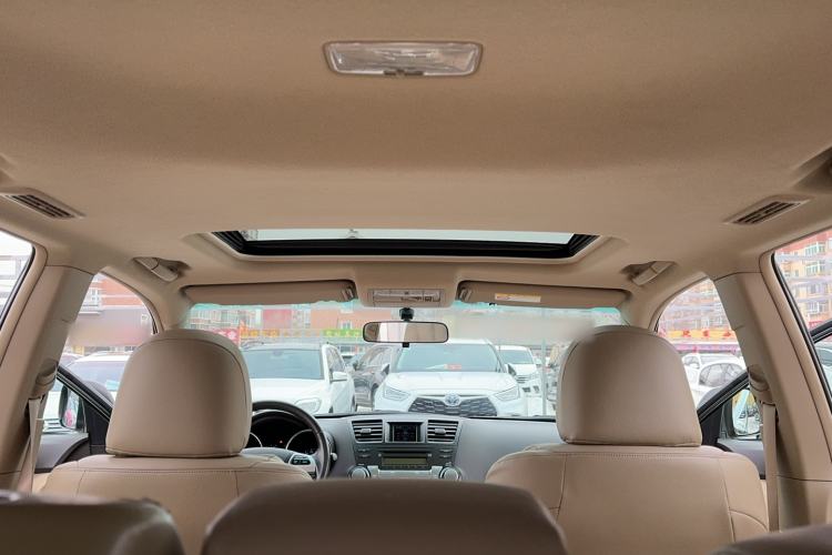 Used Toyota Highlander 2012 2.7L Two-Wheel Drive 7-Seater Luxury Edition
