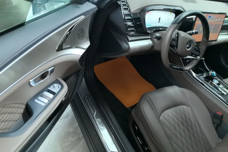 Used BYD Han 2022 EV Genesis Edition 715KM Front-Wheel-Drive Prestige Model
