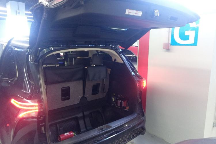 Used Toyota Granvia 2023 2.5L Hybrid Flagship VIP Edition
