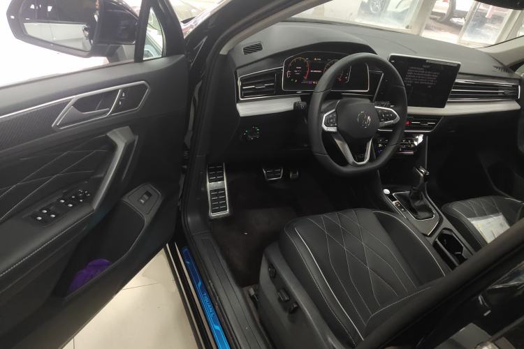 Used Volkswagen Tiguan L 2024 Outstanding Model 330TSI Automatic Two-Wheel Drive R-Line Dragon Glory Edition
