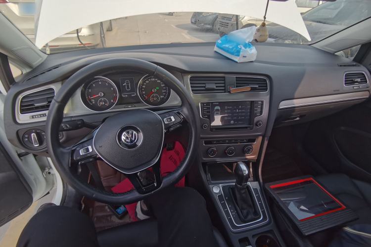 Used Volkswagen Golf 2016 230TSI Automatic Luxury Version
