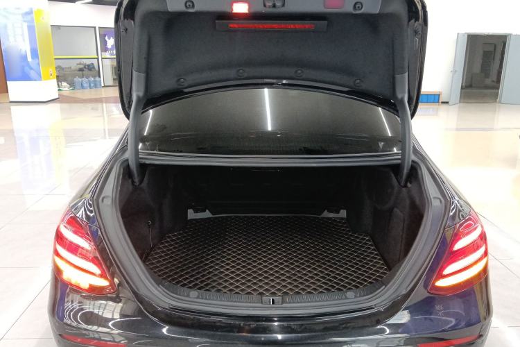 Used Mercedes-Benz E-Class 2018 Facelift E 300 L Luxury Edition
