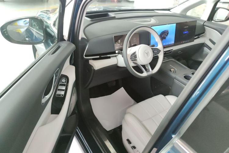 Used VOYAH Dream 2025 PHEV Four-Wheel-Drive Flagship Kunpeng Edition
