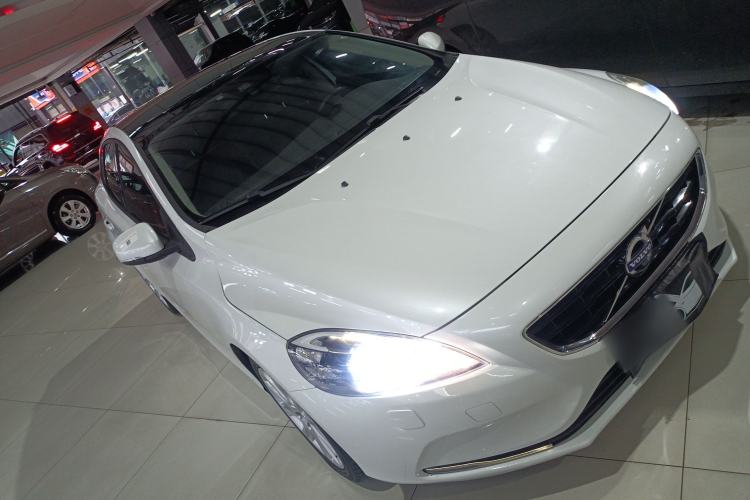 Used Volvo V40 2016 T3 Zhiyi Edition
