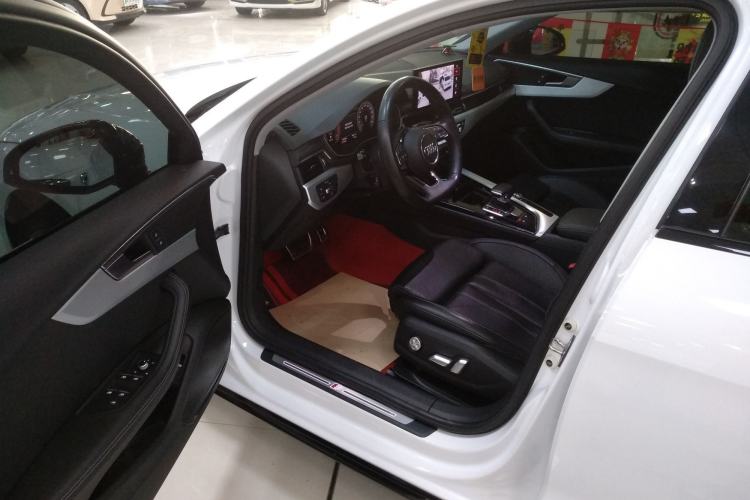 Used Audi A4L 2022 40 TFSI Luxury Dynamic Model
