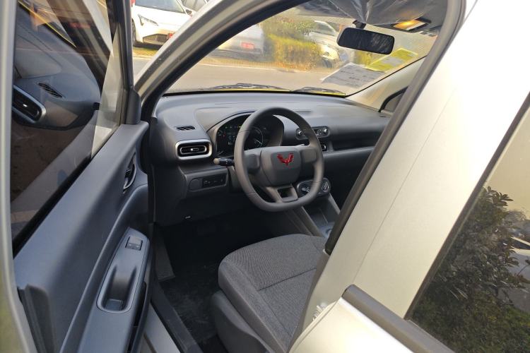 Used Wuling Hongguang New Energy 2024 All-Electric Model 300KM Practical Version