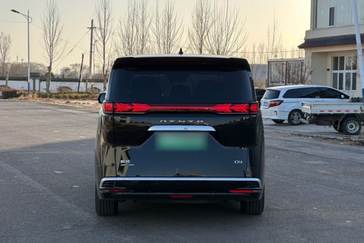 Used Denza D9 2022 DM-i 970 Four-Wheel Drive Flagship Model
