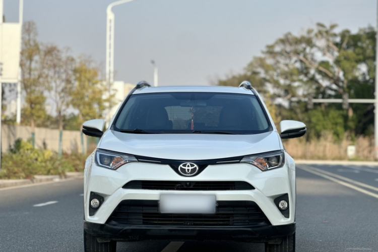Used Toyota RAV4 2016 2.0L CVT Two-Wheel Drive Fashion Edition China V Standard
