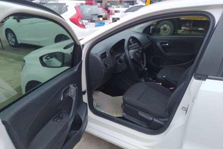 Used Volkswagen Polo 2016 1.6L Automatic Comfort Model
