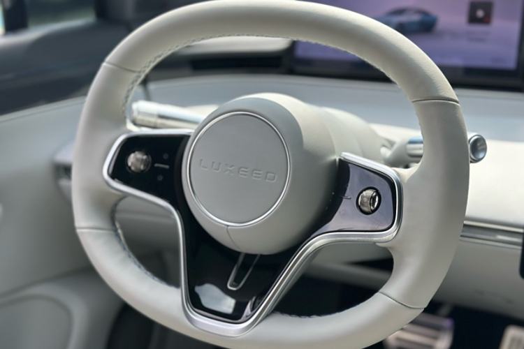 Used Hima Luxeed S7 2025 705 km Max
