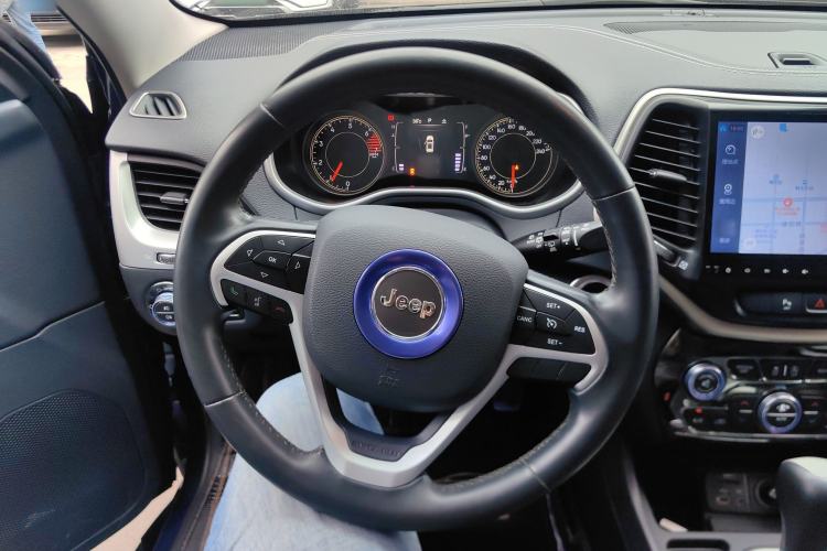 Used  Cherokee 2016 2.4L Leading Edition