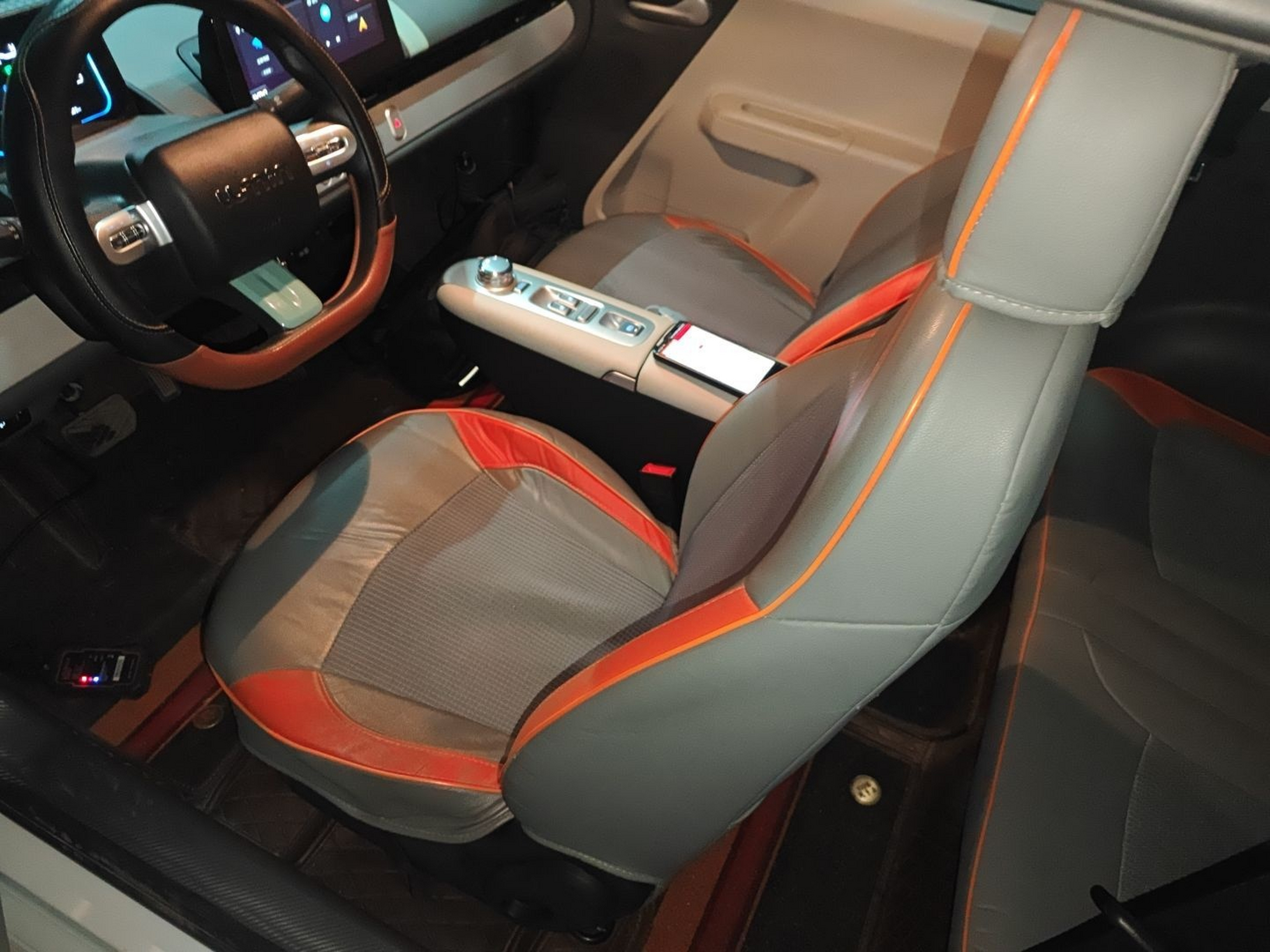 Переднее сиденье в автомобиле