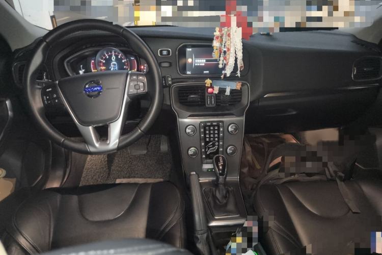 Used Volvo V40 2016 T3 Zhiyi Edition
