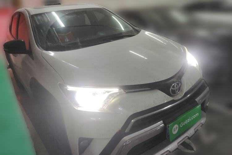 Used Toyota RAV4 2019 2.0L CVT Two-Wheel Drive Fashion X Limited Edition China VI Standard