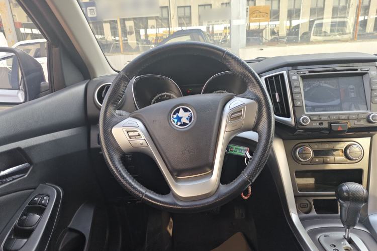 Used Venucia T70 2015 2.0L CVT Smart Edition