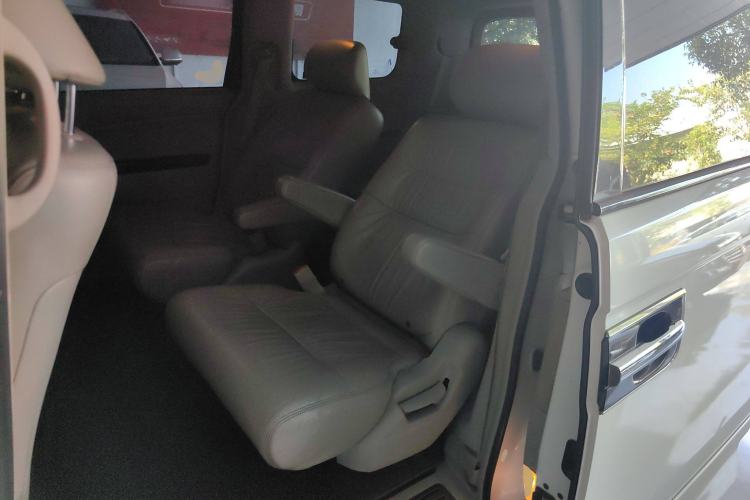 Used Honda Elysion 2015 2.4L VTi Luxury Edition
