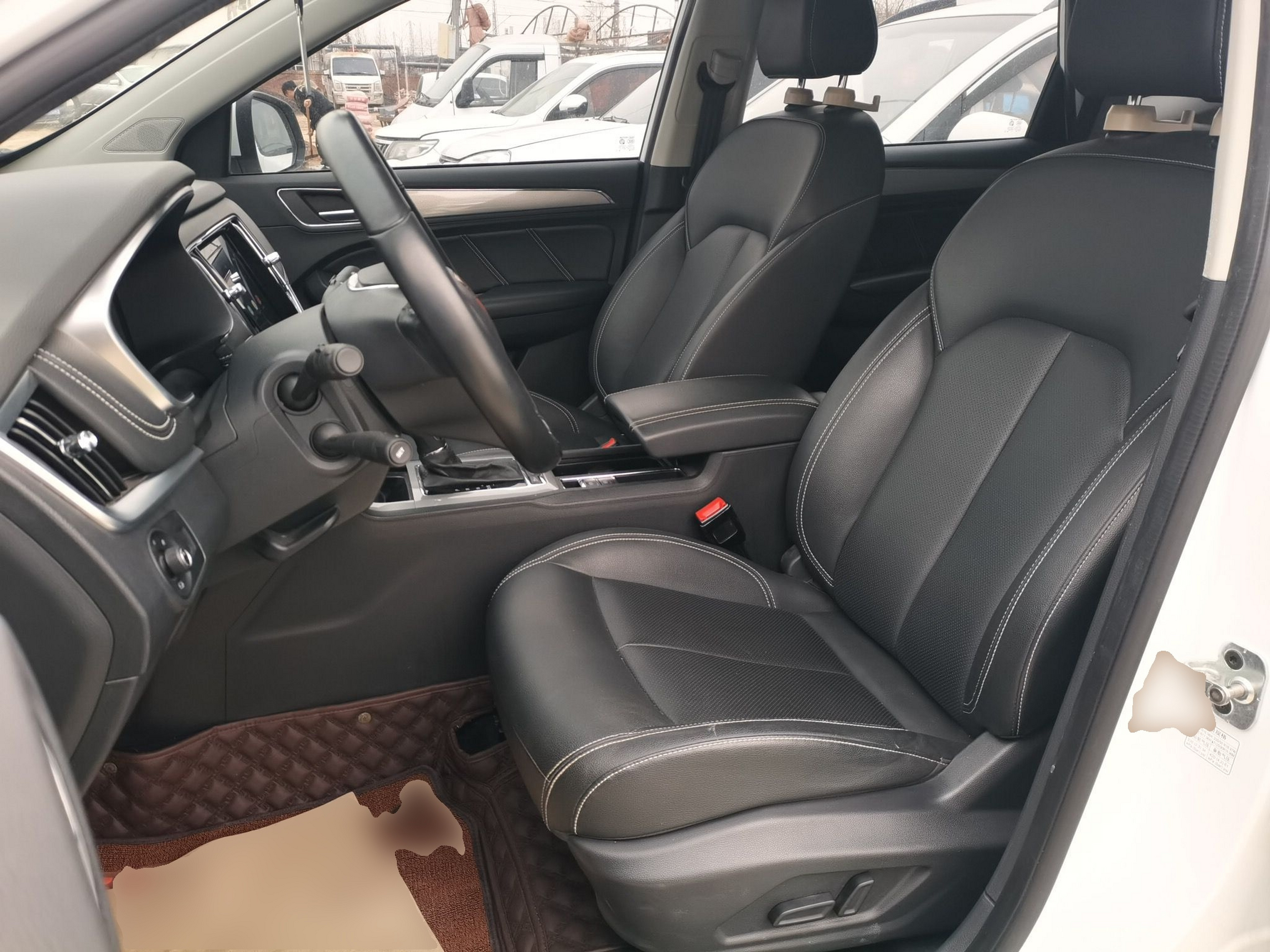 Переднее сиденье в автомобиле