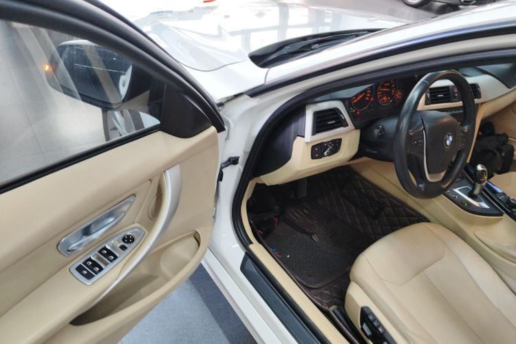 Used BMW 3 Series 2015 320i Fashion Model
