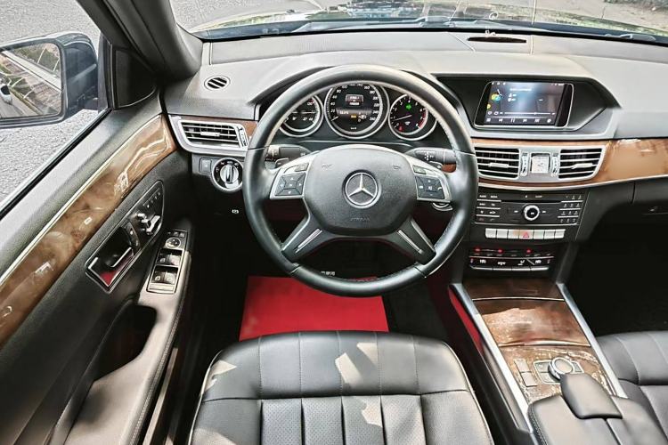 Used Mercedes-Benz E-Class 2015 Facelift E 200 L
