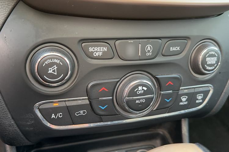 Used  Cherokee 2017 2.4L Professional Edition
