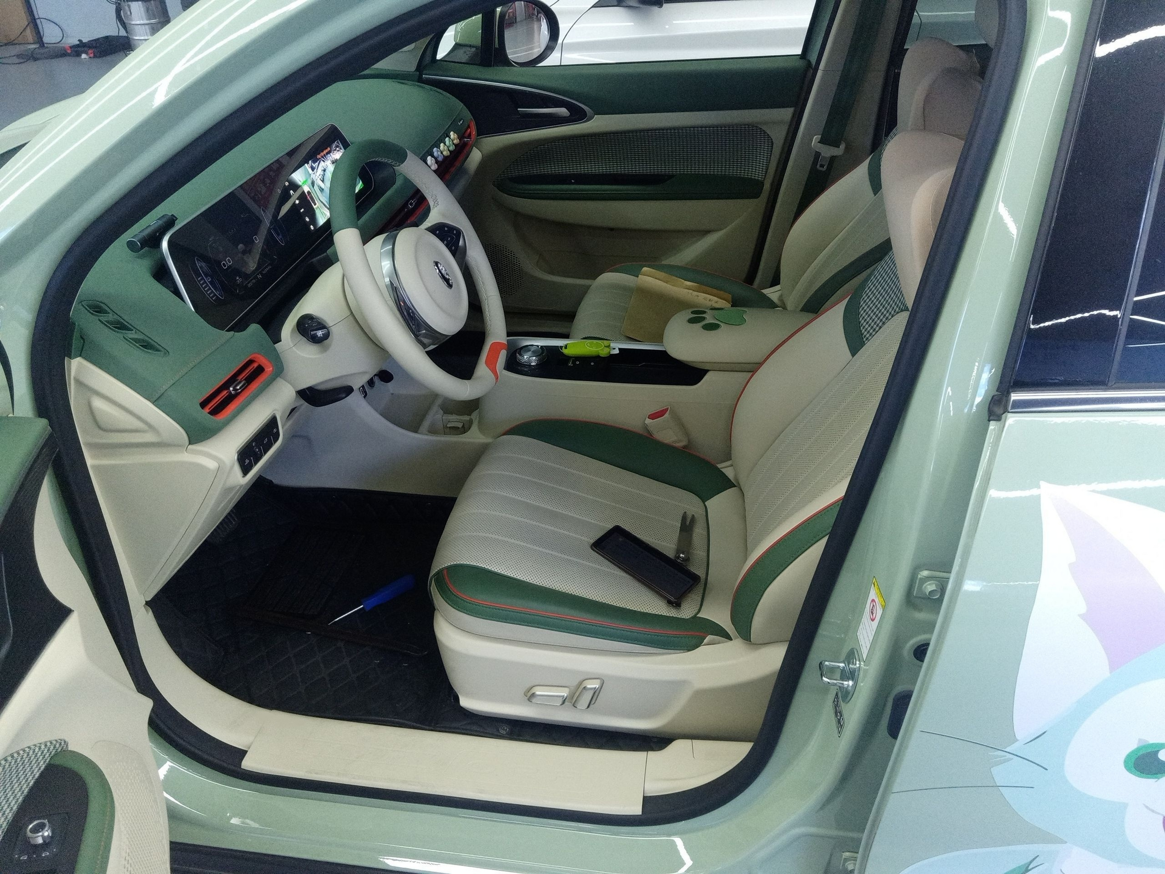 المقاعد الأمامية داخل السيارة