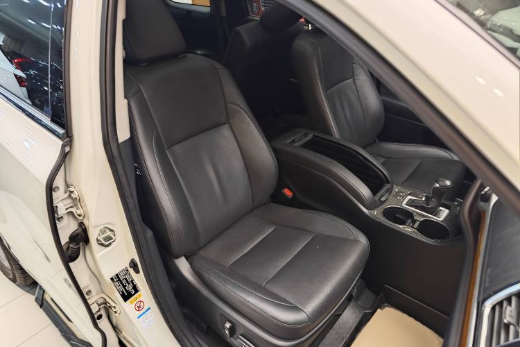 Used Toyota Highlander 2018 2.0T Four-Wheel Drive Luxury Version 7 Seats China VI Standard
