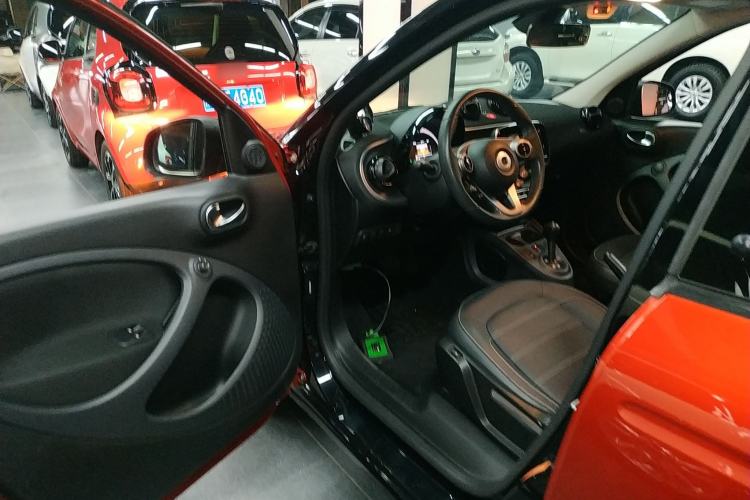 Used  forfour 2016 0.9T 66 kW Pioneer Edition
