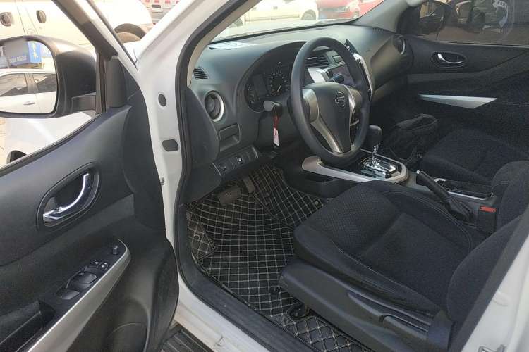 Used Nissan Navara 2017 2.5L Automatic 2WD Luxury Edition QR25