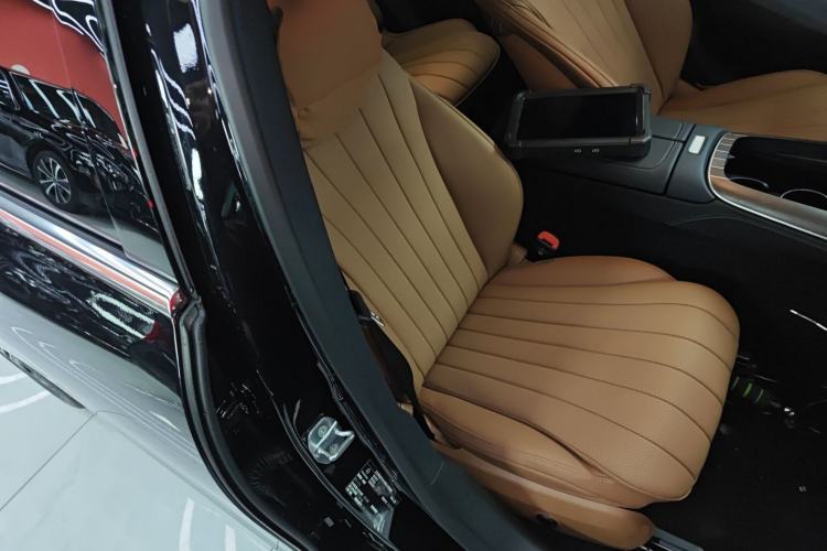 Used Mercedes-Benz E-Class 2025 Facelift E 300 L Luxury Edition
