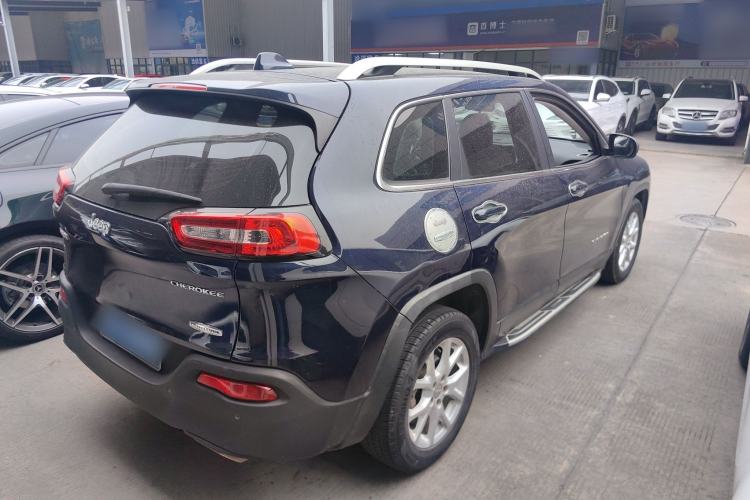 Used  Cherokee 2016 2.4L Leading Edition