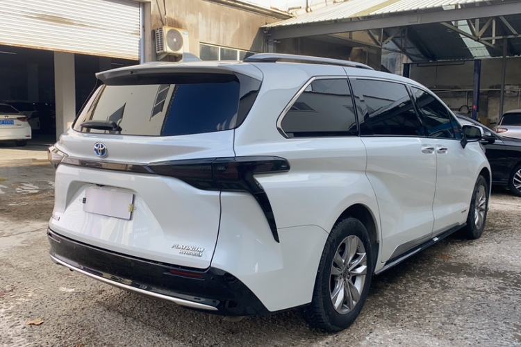 Used Toyota Sienna 2021 2.5L Hybrid Platinum Edition
