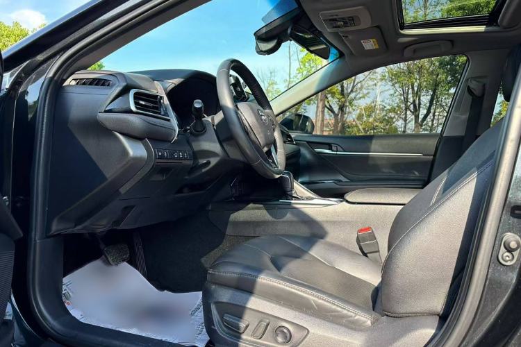 Used Toyota Camry 2021 2.0G Luxury Edition
