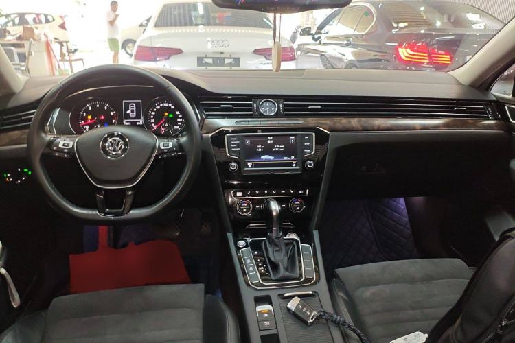 Used Volkswagen Magotan 2017 330TSI DSG Luxury Model