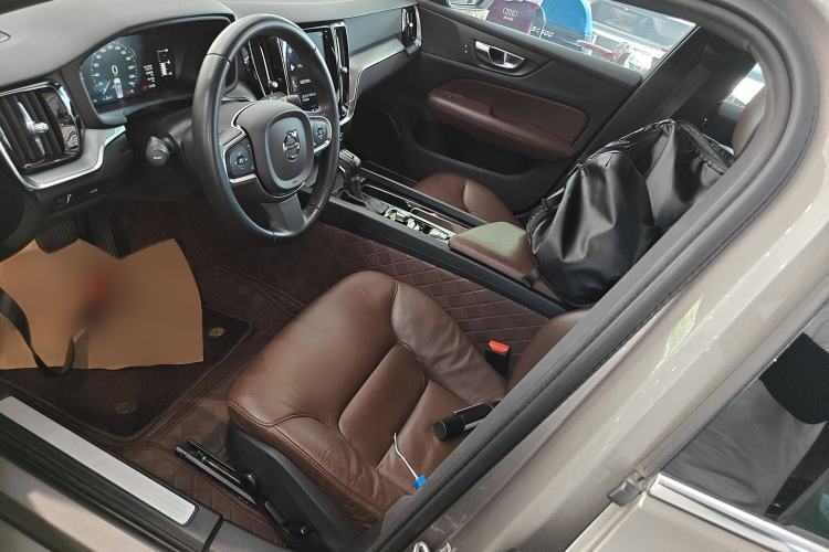 Used Volvo S60 2020 T4 Zhiyi Luxury Edition
