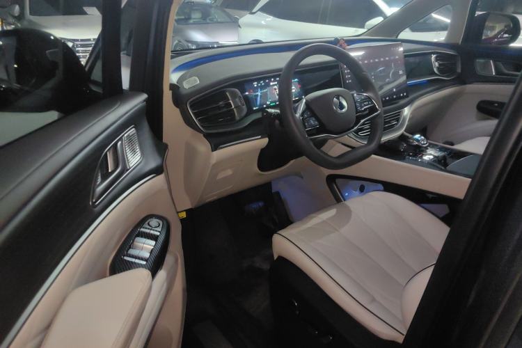 Used Denza D9 2024 DM-i 980 Four-Wheel Drive Flagship Model
