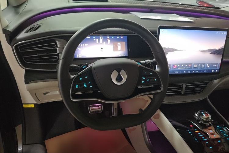 Used Denza D9 2025 DM-i Intelligent Drive 1020 Four-Wheel Drive Prestige Model
