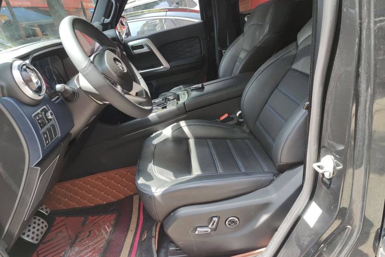 Used Beijing Auto BJ40 2019 PLUS 2.3T Automatic Four-Wheel Drive Premium Edition China VI
