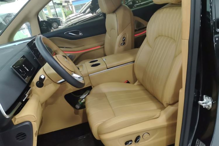 Used VOYAH Dream 2025 PHEV Four-Wheel-Drive Flagship Kunpeng Edition
