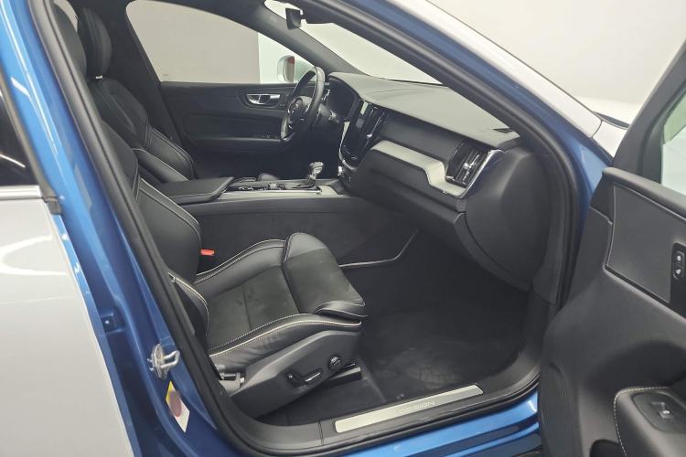 Used Volvo XC60 2018 T5 4x4 Smart & Sporty Edition
