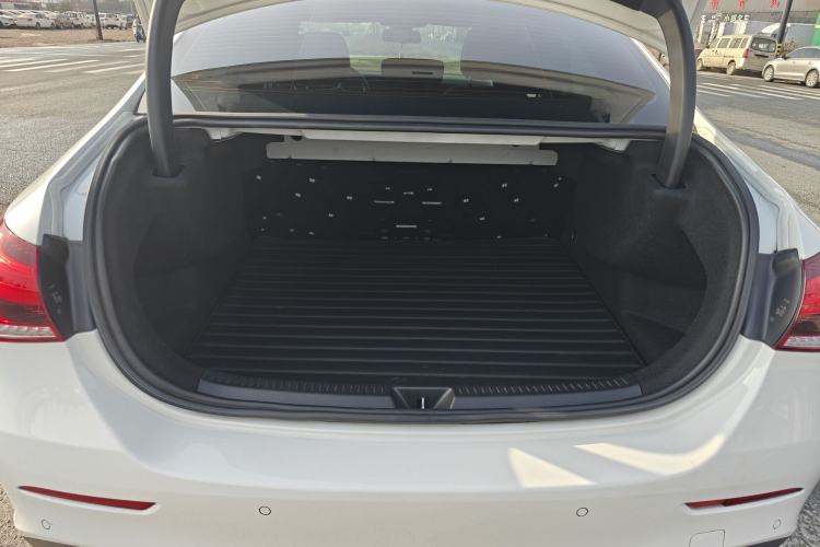 Used Mercedes-Benz A-Class 2022 Second Facelift A 200 L Sport Sedan Fashion Version
