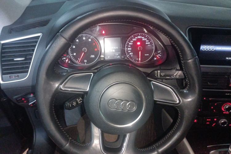 Used Audi Q5 2017 Plus 40 TFSI Ambition Model
